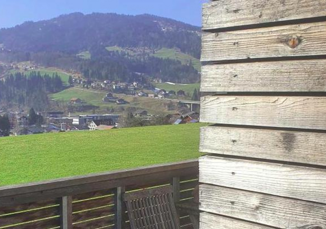 Vom Balkon aus hat man einen herrlichen Ausblick in die Ferne