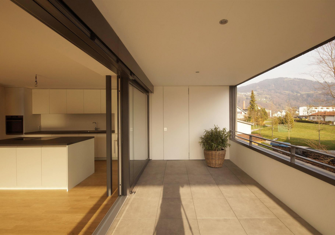 Küche mit Zugang zum großzügigem Balkon