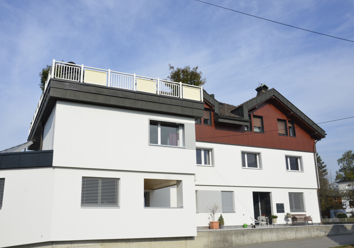 Die neue Fassade mit dem bereinigten Bereich des ehemaligen Lagers