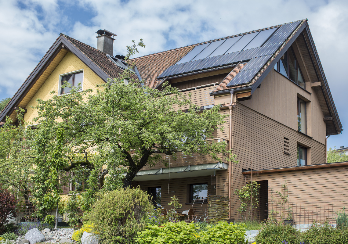 gelungene Verbindung alt und neu, Solaranlage auf dem ehemaligen Stadel
