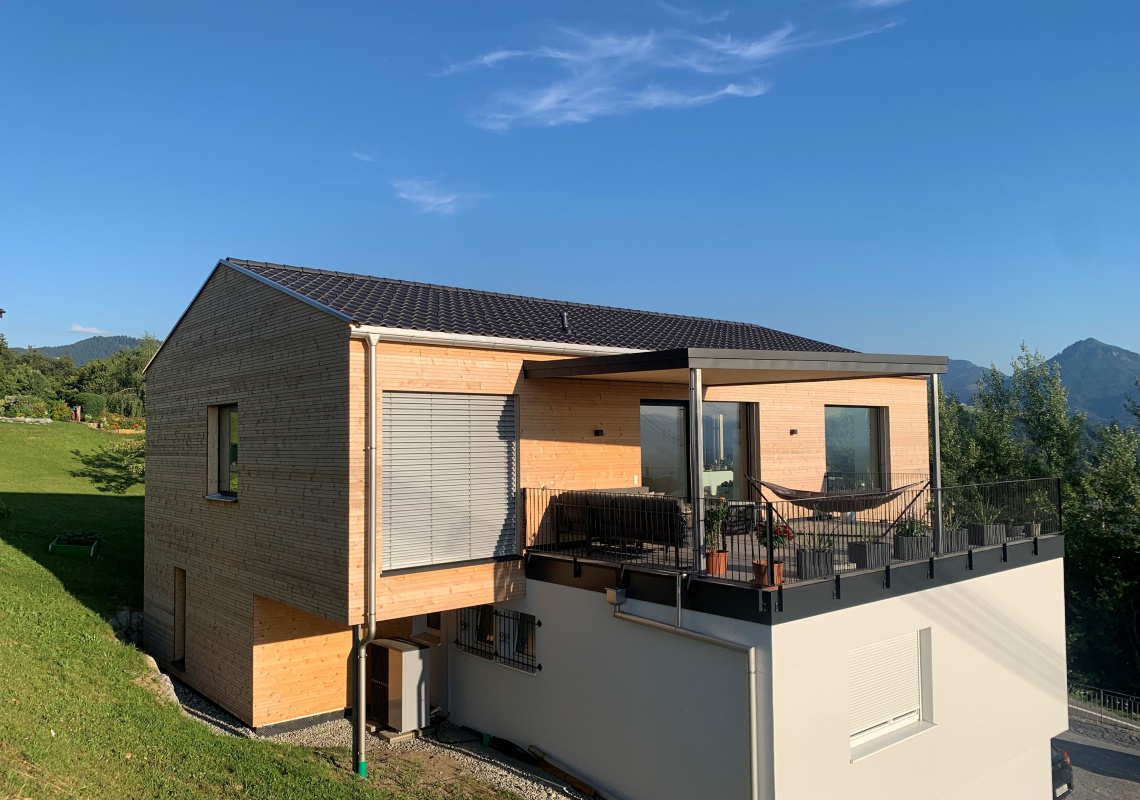 Aufstockung in Holzbauweise, dadurch entsteht eine neue Terrasse