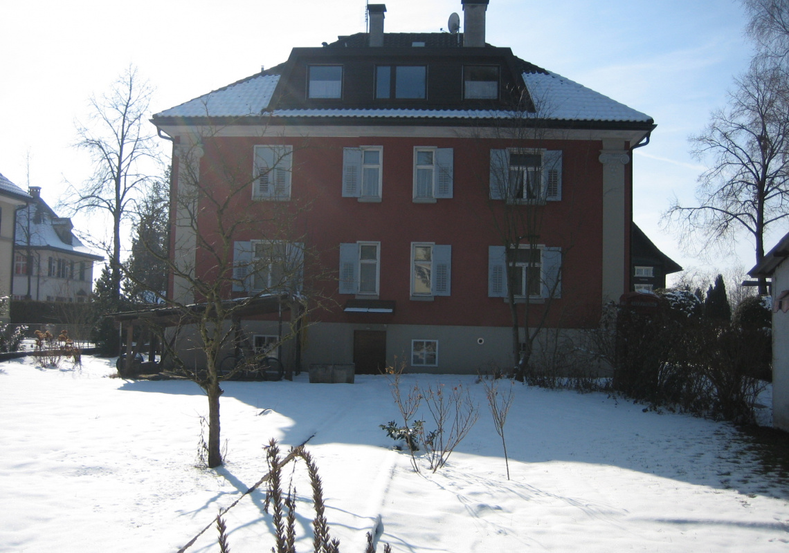 Gartenansicht vor dem Zubau der überdachten Terrassen mit Gartenzugang