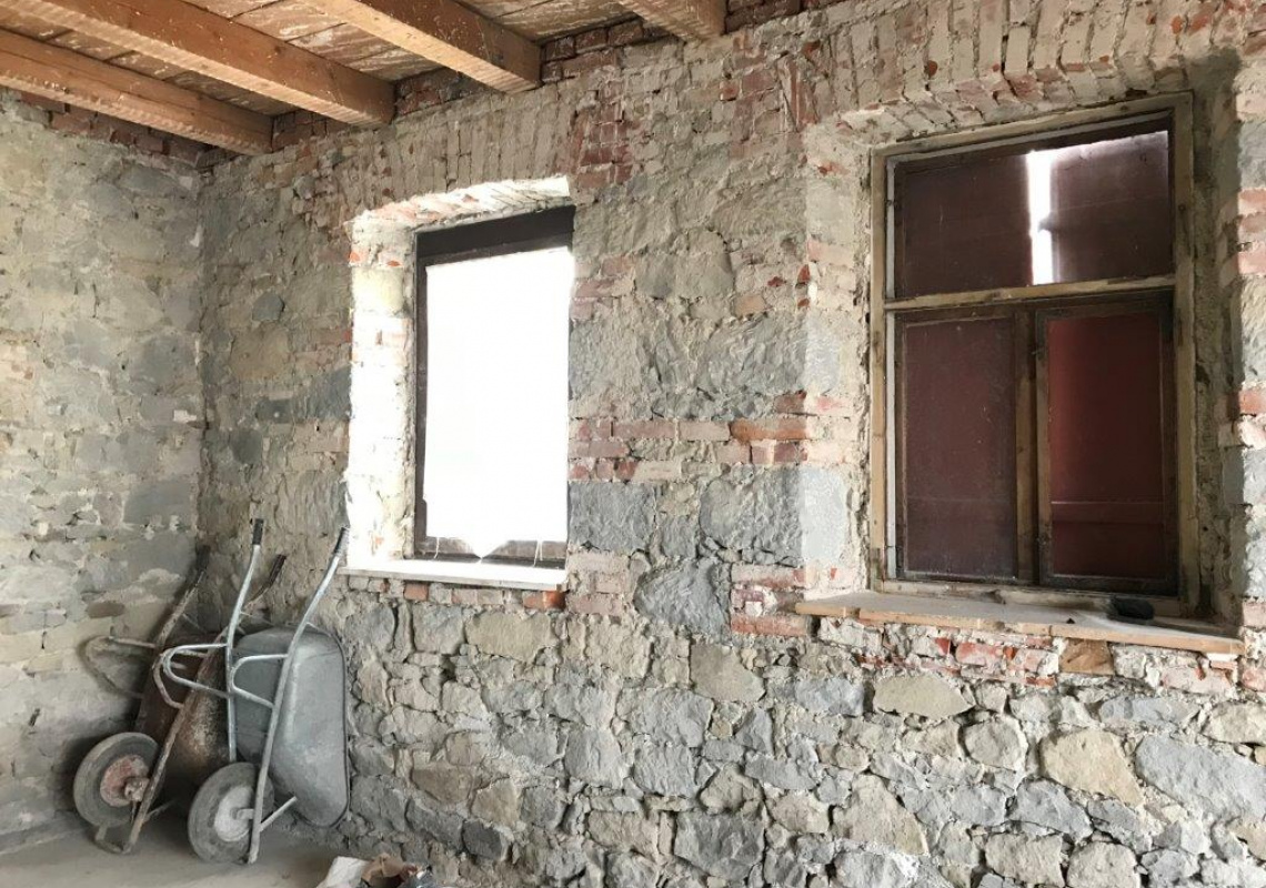 Fenstertausch und Mauersanierung