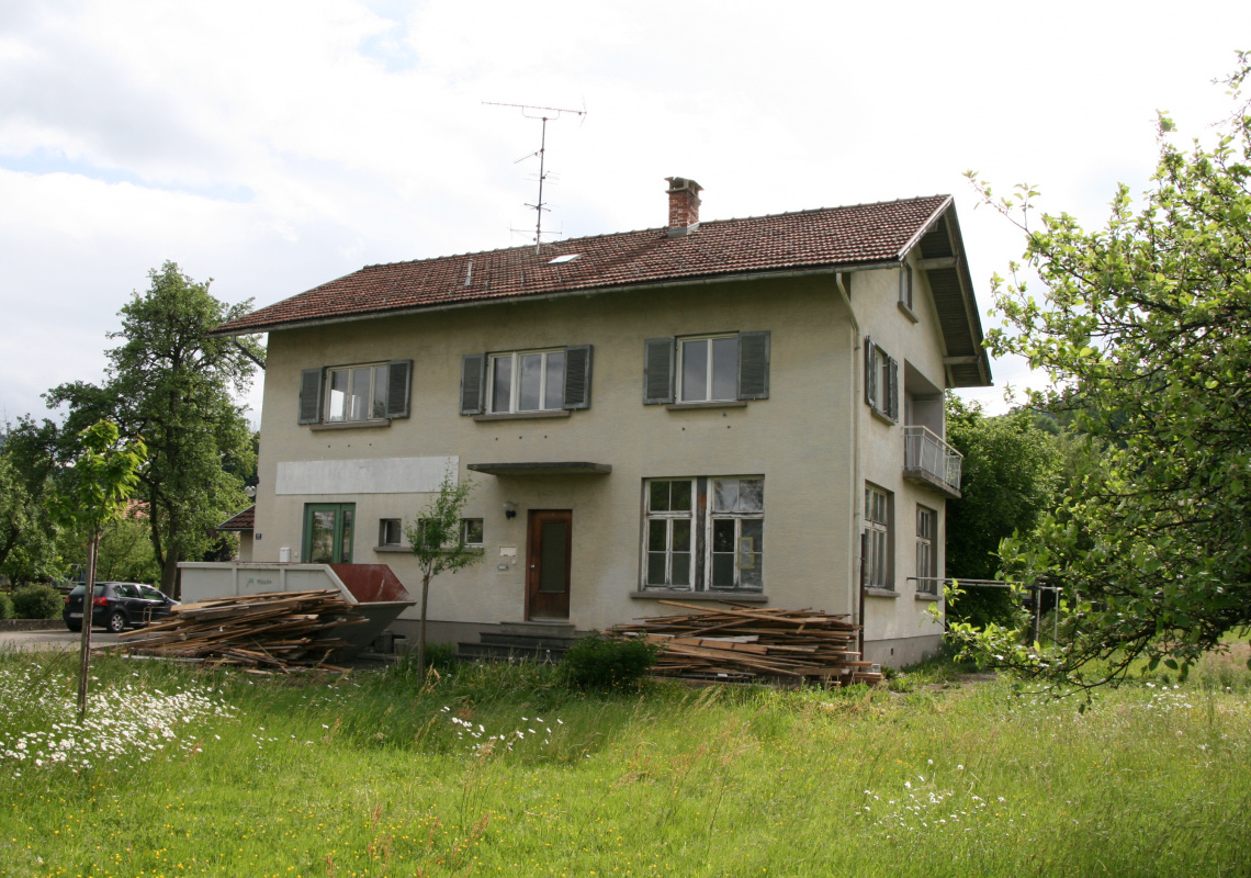 Gebäude vor dem Umbau - Ansicht von der Straße