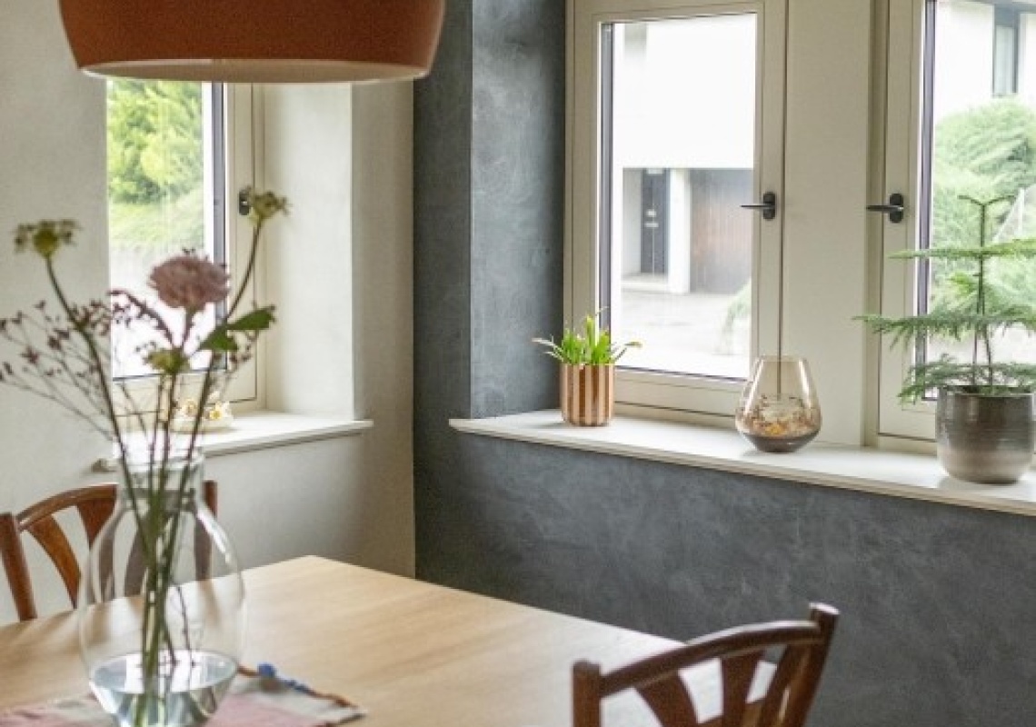 Neue Fenstern und Fensterbänken im Esszimmer