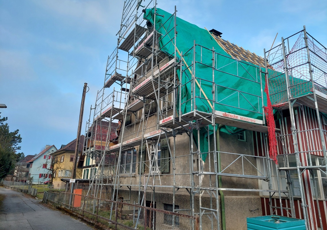 Das Dach wird neu eingedeckt
