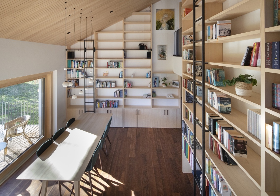 Bibliothek im Obergeschoss