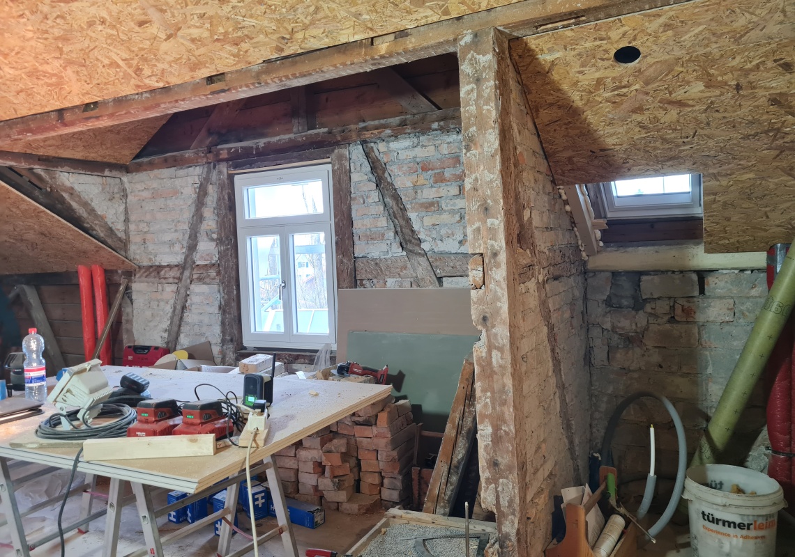 © privat im Dachgeschoss während der Sanierung