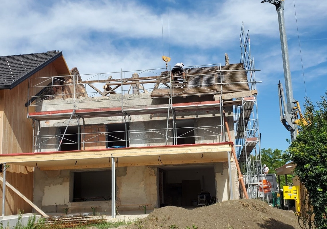 © privat das alte Dach wird abgedeckt