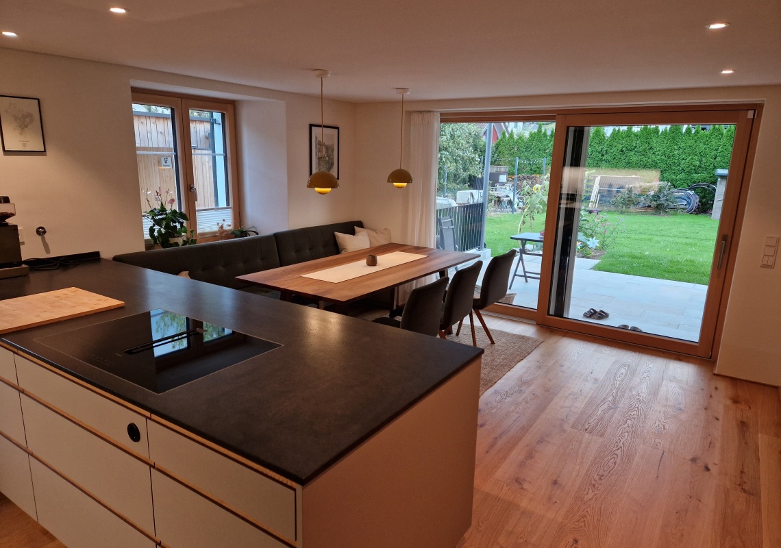 © privat helle Wohnküche mit Zugang zur Terrasse