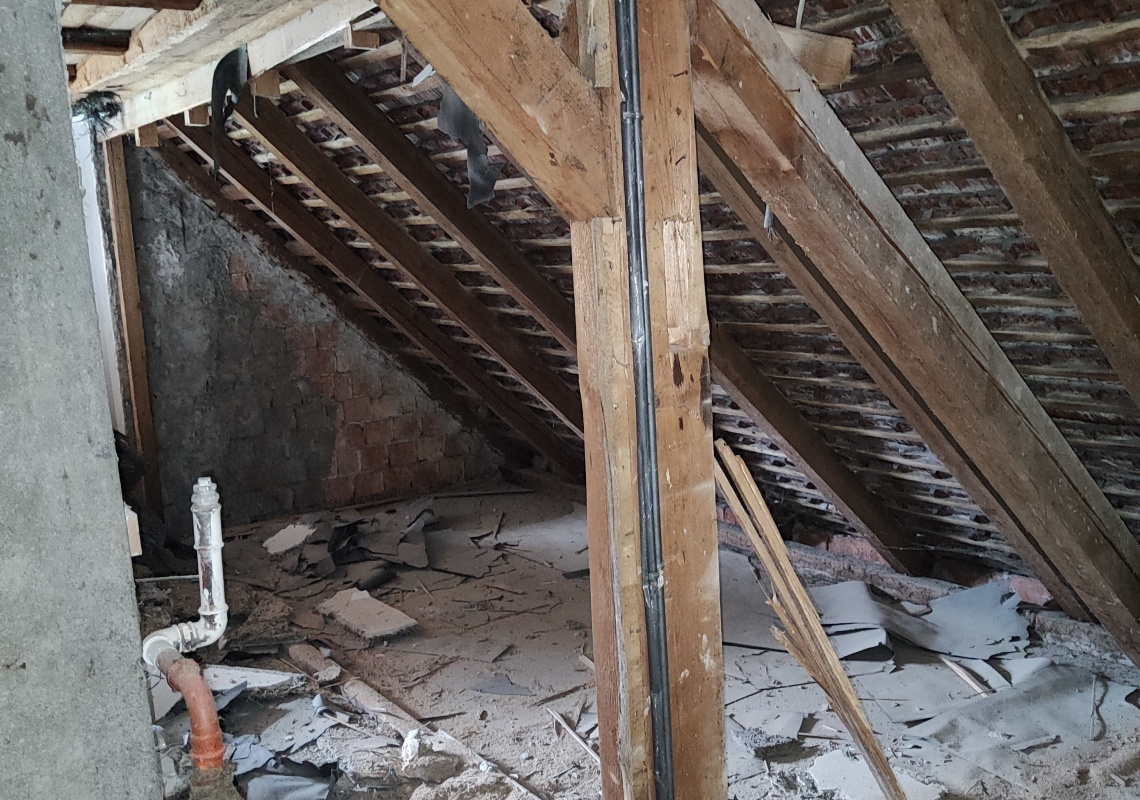© privat Abbruch im Dachboden