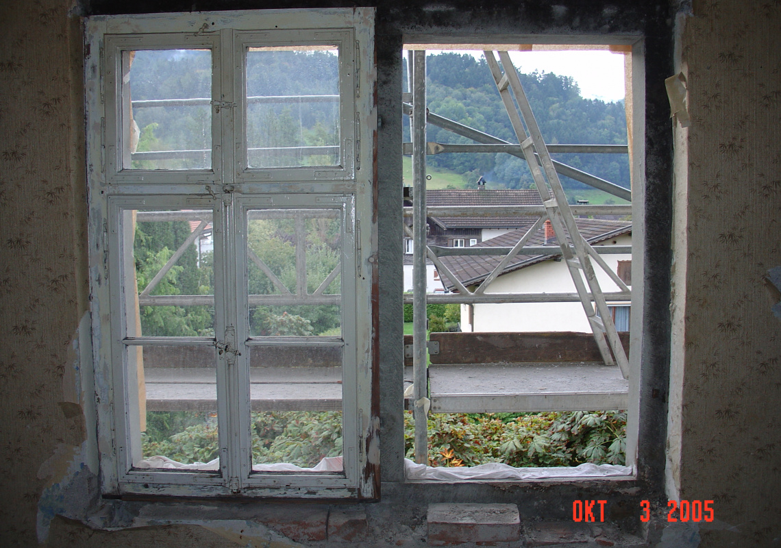 Die alten Fenster vor der Sanierung