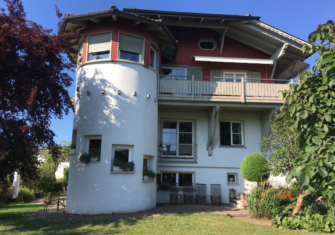 Das Stiegenhaus befand sich davor im Turm