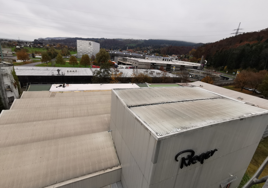 Montageturm und Dach von oben vor der Sanierung