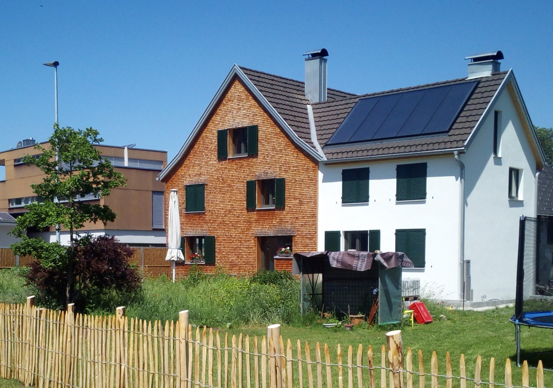 das sanierte Haus nach der Fertigstellung, gartenseitig