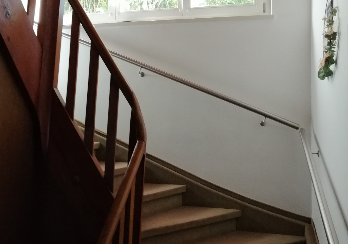 © privat schöne Holztreppe im Bestand